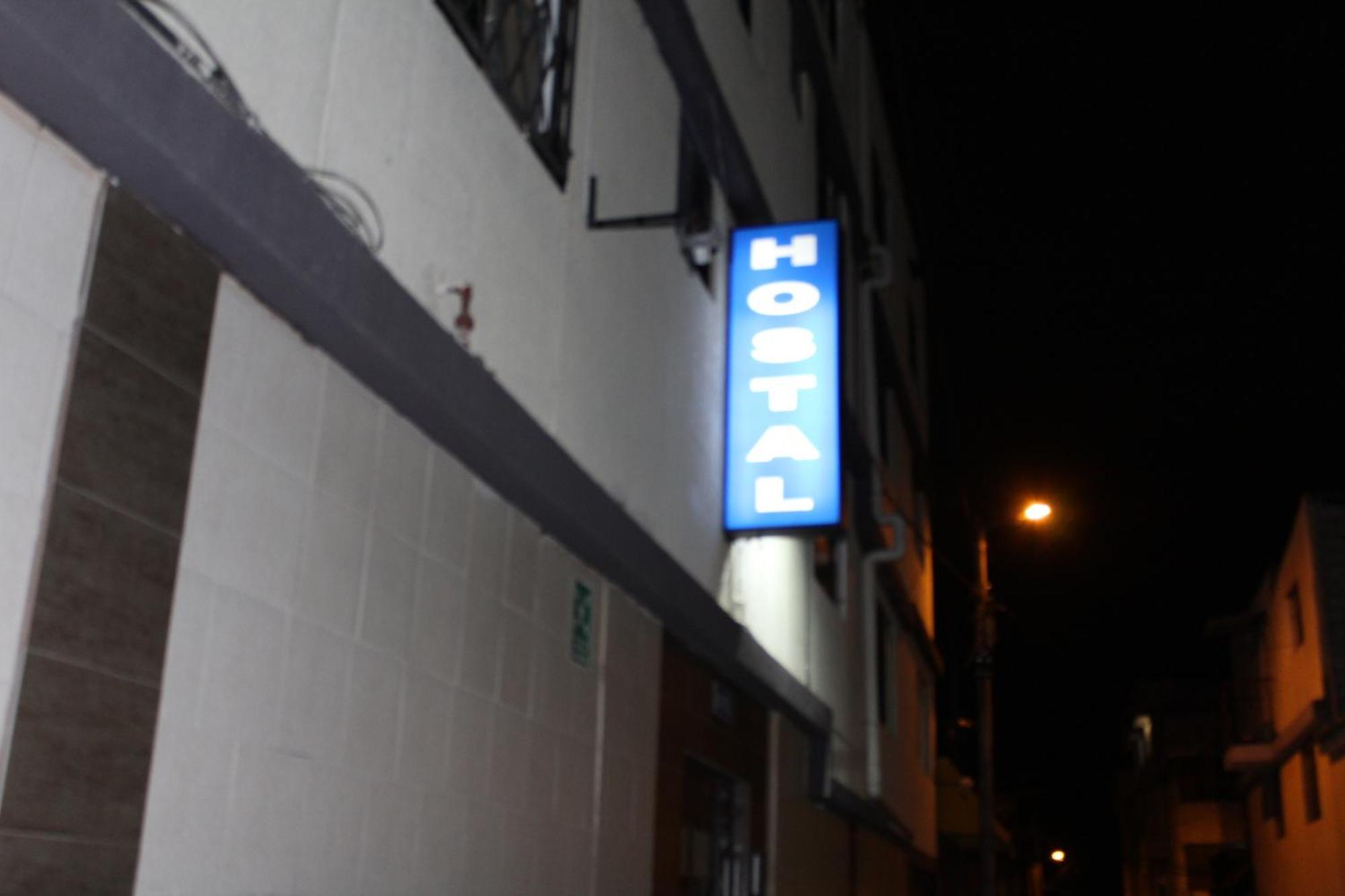 Julius Hostal, Desde Las 14 Horas Hasta 12 Del Mediodia Quito Buitenkant foto