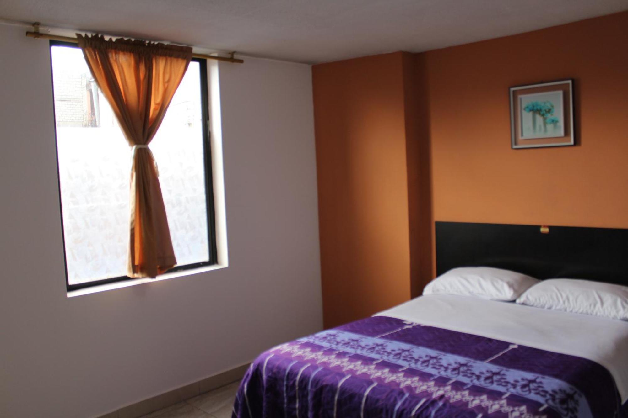 Julius Hostal, Desde Las 14 Horas Hasta 12 Del Mediodia Quito Buitenkant foto